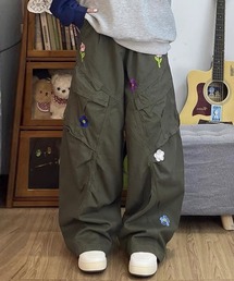 花刺繍デニムカーゴパンツ