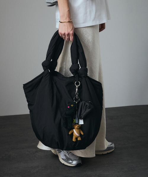 SALON adam et rope'(サロン アダム エ ロペ)の「【WEB限定】パフナイロントートバッグ 5(トートバッグ・レディース・ブラック・FREE)」の3枚目の写真