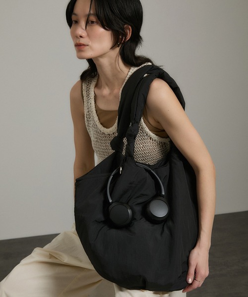 SALON adam et rope'(サロン アダム エ ロペ)の「【WEB限定】パフナイロントートバッグ 5(トートバッグ・レディース・ブラック・FREE)」の4枚目の写真