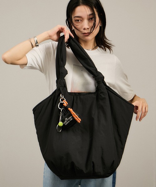 SALON adam et rope'(サロン アダム エ ロペ)の「【WEB限定】パフナイロントートバッグ 5(トートバッグ・レディース・ブラック・FREE)」の5枚目の写真