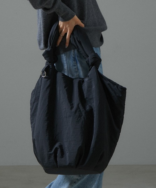 SALON adam et rope'(サロン アダム エ ロペ)の「【WEB限定】パフナイロントートバッグ 5(トートバッグ・レディース・ブラック・FREE)」の8枚目の写真