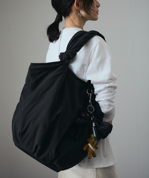 SALON adam et rope'(サロン アダム エ ロペ)の「【WEB限定】パフナイロントートバッグ 5(トートバッグ・レディース・ブラック・FREE)」の13枚目の写真