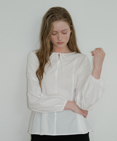 REORG（リオルグ）の「PAP FLARE SLIT BLOUSE WHITE（シャツ/ブラウス・レディース・その他・SMALL/MEDIUM/X-SMALL）」の2枚目の写真