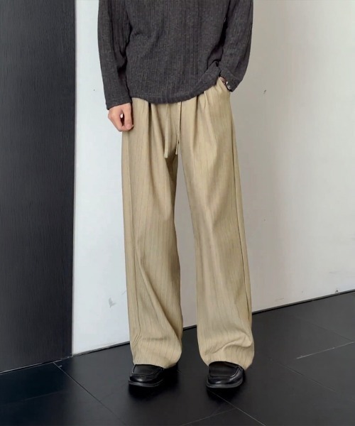 AsaAura（アサオーラ）の「ストライプ柄ワイドスラックスパンツメンズ（スウェットパンツ・メンズ・ベージュ/チャコールグレー・M/L）」の20枚目の写真