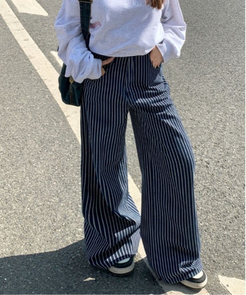 &soiree(アンドソワレ)の「ストライプデニムワイドパンツ(デニムパンツ・レディース・ネイビー・X-LARGE/LARGE/MEDIUM/SMALL/X-SMALL)」の2枚目の写真