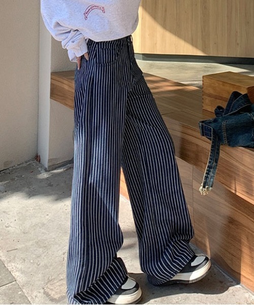 &soiree(アンドソワレ)の「ストライプデニムワイドパンツ(デニムパンツ・レディース・ネイビー・X-LARGE/LARGE/MEDIUM/SMALL/X-SMALL)」の3枚目の写真