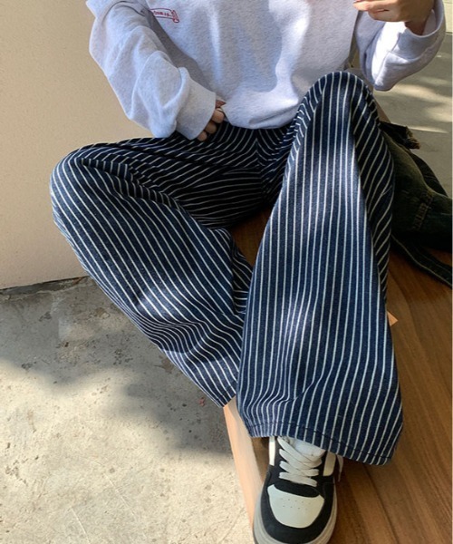 &soiree(アンドソワレ)の「ストライプデニムワイドパンツ(デニムパンツ・レディース・ネイビー・X-LARGE/LARGE/MEDIUM/SMALL/X-SMALL)」の5枚目の写真