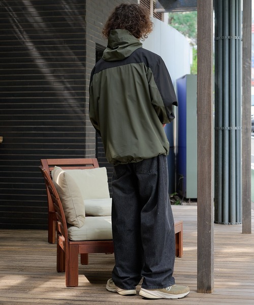 ragged mountain(ラギットマウンテン)の「【RAGGED MOUNTAIN/ラギットマウンテン】【撥水・防風・ストレッチ性を兼ね備えた高機能パーカー】CHESHIRE マウンテンパーカー 耐水10,000mm STORMRESISTANCE 高機能生地 オーバーサイズ タウンユース アウトドア ユニセックス(マウンテンパーカー・メンズ・ホワイト/ブラック/グリーン・MEDIUM/X-LARGE/LARGE)」の10枚目の写真