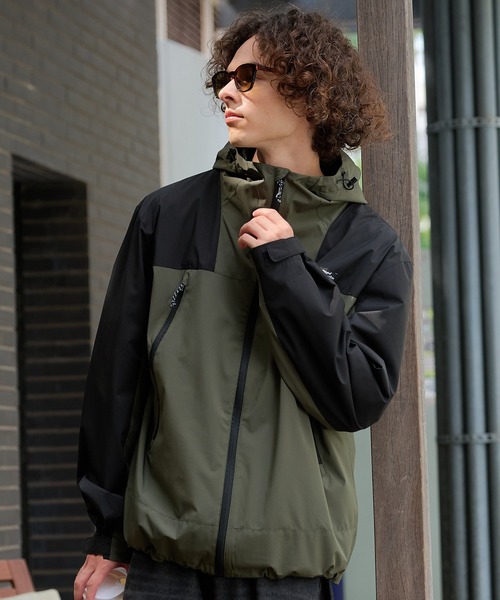 ragged mountain(ラギットマウンテン)の「【RAGGED MOUNTAIN/ラギットマウンテン】【撥水・防風・ストレッチ性を兼ね備えた高機能パーカー】CHESHIRE マウンテンパーカー 耐水10,000mm STORMRESISTANCE 高機能生地 オーバーサイズ タウンユース アウトドア ユニセックス(マウンテンパーカー・メンズ・ホワイト/ブラック/グリーン・MEDIUM/X-LARGE/LARGE)」の12枚目の写真