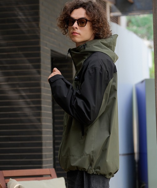 ragged mountain(ラギットマウンテン)の「【RAGGED MOUNTAIN/ラギットマウンテン】【撥水・防風・ストレッチ性を兼ね備えた高機能パーカー】CHESHIRE マウンテンパーカー 耐水10,000mm STORMRESISTANCE 高機能生地 オーバーサイズ タウンユース アウトドア ユニセックス(マウンテンパーカー・メンズ・ホワイト/ブラック/グリーン・MEDIUM/X-LARGE/LARGE)」の13枚目の写真