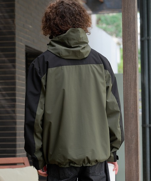 ragged mountain(ラギットマウンテン)の「【RAGGED MOUNTAIN/ラギットマウンテン】【撥水・防風・ストレッチ性を兼ね備えた高機能パーカー】CHESHIRE マウンテンパーカー 耐水10,000mm STORMRESISTANCE 高機能生地 オーバーサイズ タウンユース アウトドア ユニセックス(マウンテンパーカー・メンズ・ホワイト/ブラック/グリーン・MEDIUM/X-LARGE/LARGE)」の14枚目の写真