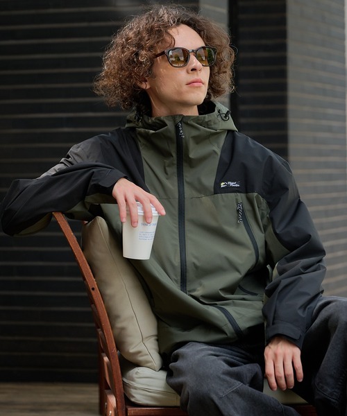 ragged mountain(ラギットマウンテン)の「【RAGGED MOUNTAIN/ラギットマウンテン】【撥水・防風・ストレッチ性を兼ね備えた高機能パーカー】CHESHIRE マウンテンパーカー 耐水10,000mm STORMRESISTANCE 高機能生地 オーバーサイズ タウンユース アウトドア ユニセックス(マウンテンパーカー・メンズ・ホワイト/ブラック/グリーン・MEDIUM/X-LARGE/LARGE)」の15枚目の写真