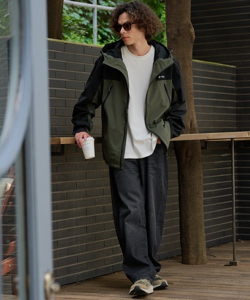 ragged mountain(ラギットマウンテン)の「【RAGGED MOUNTAIN/ラギットマウンテン】【撥水・防風・ストレッチ性を兼ね備えた高機能パーカー】CHESHIRE マウンテンパーカー 耐水10,000mm STORMRESISTANCE 高機能生地 オーバーサイズ タウンユース アウトドア ユニセックス(マウンテンパーカー・メンズ・ホワイト/ブラック/グリーン・MEDIUM/X-LARGE/LARGE)」の16枚目の写真