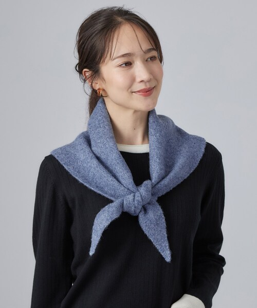 SHOO・LA・RUE（シューラルー）の「トライアングルニットストール（ストール/ショール・レディース・ベージュ/ブルー/ダークグレー・00）」の4枚目の写真