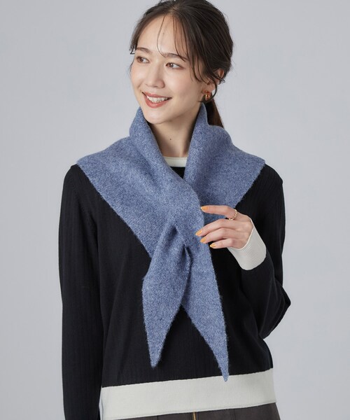 SHOO・LA・RUE（シューラルー）の「トライアングルニットストール（ストール/ショール・レディース・ベージュ/ブルー/ダークグレー・00）」の9枚目の写真