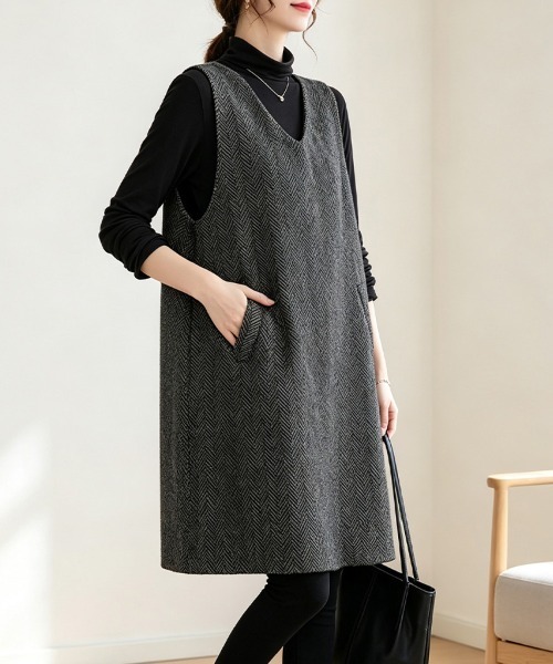 ReRe（リリ）の「ヘリンボーン柄Vネックジャンパースカート（ジャンパースカート・レディース・ダークグレー・MEDIUM/X-LARGE/LARGE）」の3枚目の写真