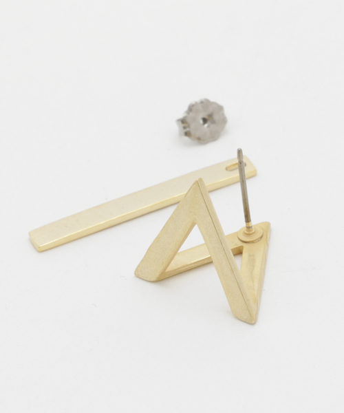 SCALA(スカラ)の「【SCALA/スカラ】Throughトライアングルピアス/made in JAPAN(日本製)(ピアス(両耳用)・レディース・シルバー/アンティークゴールド・FREE)」の4枚目の写真