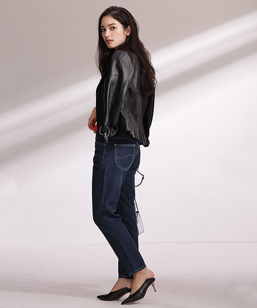 Lee（リー）の「Lee×安西こずえ/別注スリムテーパードパンツUSED（デニムパンツ・レディース・インディゴブルー/ライトインディゴブルー・X-SMALL/SMALL/MEDIUM）」の4枚目の写真