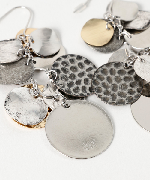 SLY（スライ）の「ANTIQUE METAL PIERCE（ピアス（両耳用）・レディース・シルバー/ゴールド・FREE）」の3枚目の写真