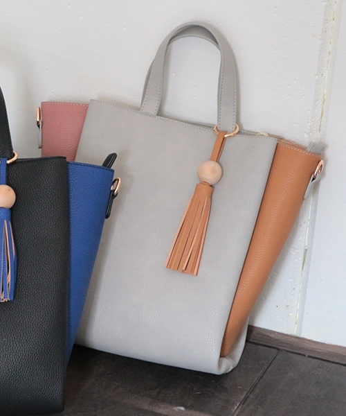 SESTO（セスト）の「タッセル付き2WAYショルダーバッグ（ショルダーバッグ・レディース・アイボリー/ブラック/ライトグレー・FREE）」の3枚目の写真