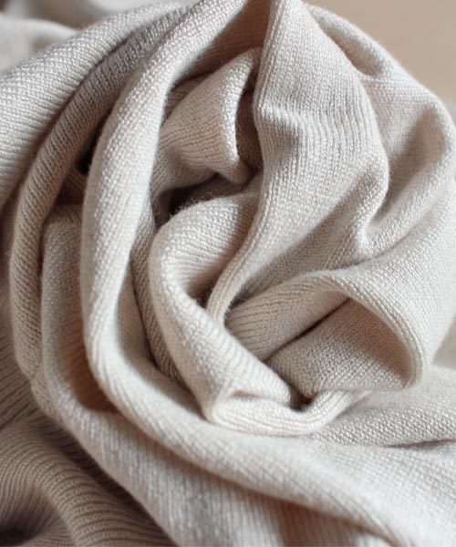 antiqua（アンティカ）の「シルクタッチVネックドルマンニット（ニット/セーター・レディース・ネイビー/ベージュ/グリーン・M）」の8枚目の写真