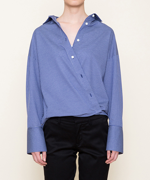 MARIEBELLE JEAN(マリベルジーン)の「MARIEBELLE JEAN ビック2WAYシャツ 33173802(シャツ/ブラウス・レディース・ブルー/ネイビー/ホワイト・S/XS)」の1枚目の写真