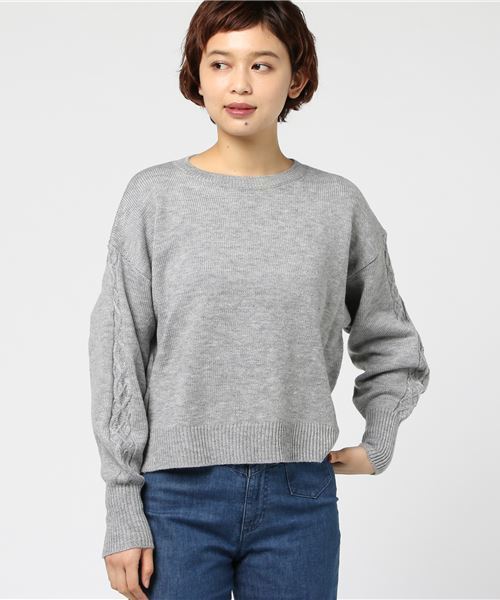 earth music&ecology（アースミュージックアンドエコロジー）の「・袖ケーブルニットプルオーバー（ニット/セーター・レディース・アイボリー/ライトグレー/スモークピンク/ネイビー・FREE）」の2枚目の写真