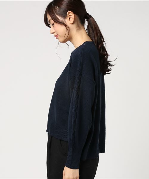 earth music&ecology（アースミュージックアンドエコロジー）の「・袖ケーブルニットプルオーバー（ニット/セーター・レディース・アイボリー/ライトグレー/スモークピンク/ネイビー・FREE）」の5枚目の写真