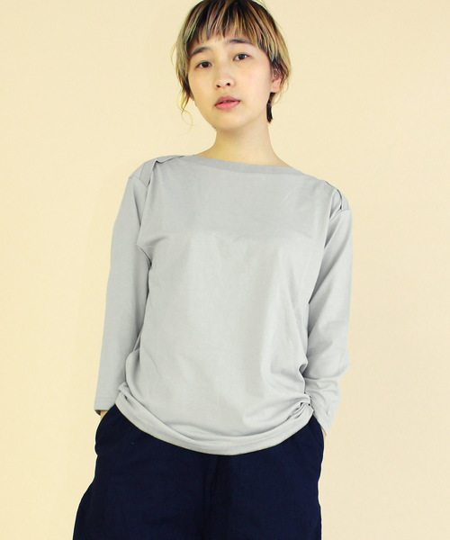 RNA-N（アールエヌエーエヌ）の「M0869 プレーティングボートネックTシャツ（Tシャツ/カットソー・レディース・ライトグレー/ブラック/ライトブラウン/スモークピンク・MEDIUM）」の3枚目の写真