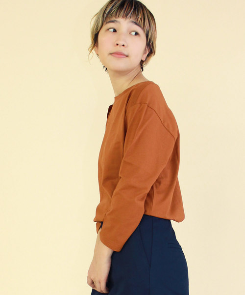 RNA-N（アールエヌエーエヌ）の「M0869 プレーティングボートネックTシャツ（Tシャツ/カットソー・レディース・ライトグレー/ブラック/ライトブラウン/スモークピンク・MEDIUM）」の8枚目の写真