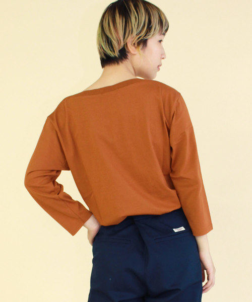 RNA-N（アールエヌエーエヌ）の「M0869 プレーティングボートネックTシャツ（Tシャツ/カットソー・レディース・ライトグレー/ブラック/ライトブラウン/スモークピンク・MEDIUM）」の9枚目の写真