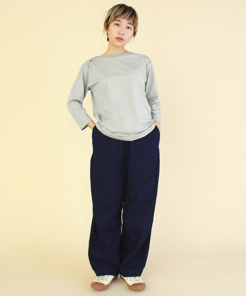 RNA-N（アールエヌエーエヌ）の「M0869 プレーティングボートネックTシャツ（Tシャツ/カットソー・レディース・ライトグレー/ブラック/ライトブラウン/スモークピンク・MEDIUM）」の11枚目の写真