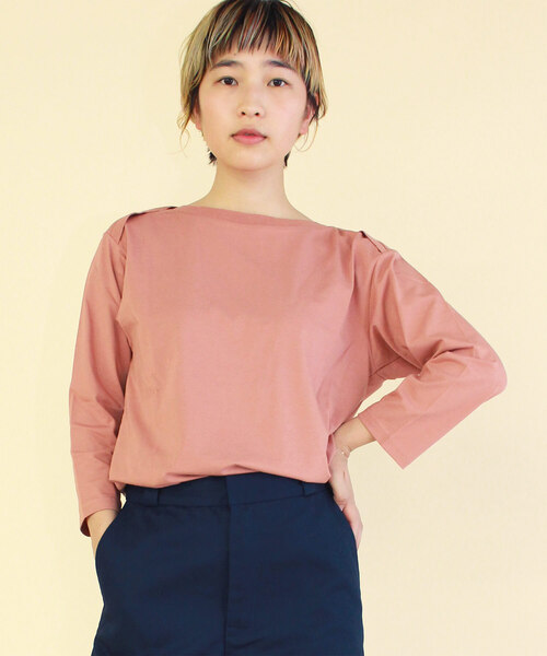 RNA-N（アールエヌエーエヌ）の「M0869 プレーティングボートネックTシャツ（Tシャツ/カットソー・レディース・ライトグレー/ブラック/ライトブラウン/スモークピンク・MEDIUM）」の21枚目の写真