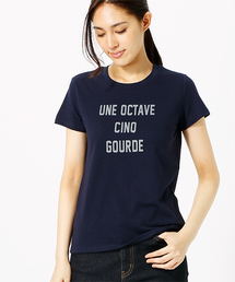 発色カラーのシンプルロゴTシャツ