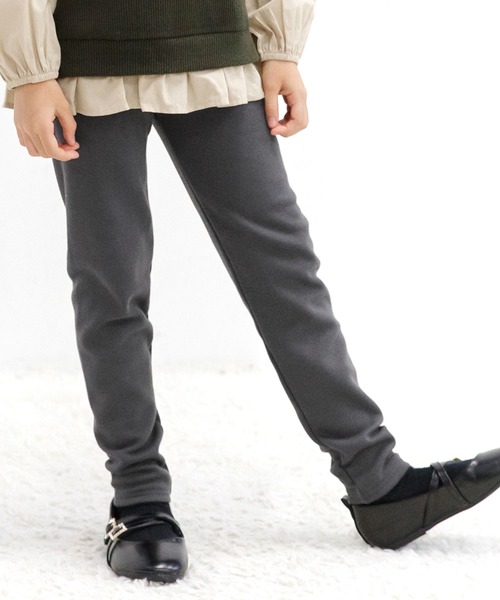 Bee des Bee（ビーデスビー）の「裏起毛 無地レギンスパンツ（レギンス/スパッツ・キッズ・カーキ/ラベンダー/ブルーグレー/グレー/ワイン/チャコール/ブラック/ネイビー/ライトピンク/ダークグリーン/アイボリー/マスタード/ミント/サンドベージュ/ライトブルー/パープル系その他/テラコッタ/ベビーピンク/ライトブラック/グレイッシュベージュ/ダークブラウン/ネイビー系/パープル系その他2/ブラウン/ベージュ/ライトグレー/セージグリーン/ピンク系その他/ピンク/グリーン系その他/チャコールアッシュ/ホワイト/パープル系その他4/パープル系その他3/ネイビー系1/ブルー/チャコールグレー/ピンク系その他2/イエロー/カーキブラウン/ピンク系その他3/グリーン/ベージュ系その他/ピンク系/モカ/グリーン系/ブルー系/杢グレー/アッシュグレー/ピンク系1/ブルー系1/ライトパープル・120cm/90cm/110cm/130cm/100cm/140cm/150cm）」の4枚目の写真