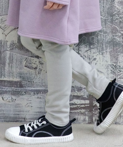 Bee des Bee（ビーデスビー）の「裏起毛 無地レギンスパンツ（レギンス/スパッツ・キッズ・カーキ/ラベンダー/ブルーグレー/グレー/ワイン/チャコール/ブラック/ネイビー/ライトピンク/ダークグリーン/アイボリー/マスタード/ミント/サンドベージュ/ライトブルー/パープル系その他/テラコッタ/ベビーピンク/ライトブラック/グレイッシュベージュ/ダークブラウン/ネイビー系/パープル系その他2/ブラウン/ベージュ/ライトグレー/セージグリーン/ピンク系その他/ピンク/グリーン系その他/チャコールアッシュ/ホワイト/パープル系その他4/パープル系その他3/ネイビー系1/ブルー/チャコールグレー/ピンク系その他2/イエロー/カーキブラウン/ピンク系その他3/グリーン/ベージュ系その他/ピンク系/モカ/グリーン系/ブルー系/杢グレー/アッシュグレー/ピンク系1/ブルー系1/ライトパープル・120cm/90cm/110cm/130cm/100cm/140cm/150cm）」の6枚目の写真