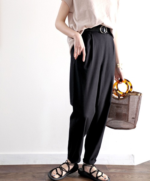 classicalelf(クラシカルエルフ)の「大人のリラクシー感。コットンのタック入りテーパードパンツ(スラックス・レディース・ブラック/ベージュ/カーキ/アイボリー・SMALL/MEDIUM/LARGE/X-LARGE/XX-LARGE)」の15枚目の写真