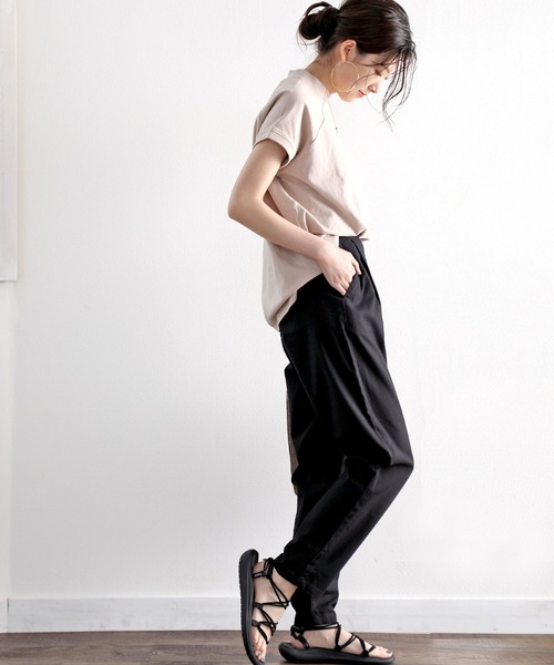 classicalelf(クラシカルエルフ)の「大人のリラクシー感。コットンのタック入りテーパードパンツ(スラックス・レディース・ブラック/ベージュ/カーキ/アイボリー・SMALL/MEDIUM/LARGE/X-LARGE/XX-LARGE)」の16枚目の写真