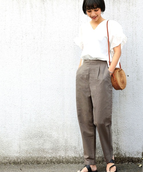 classicalelf(クラシカルエルフ)の「大人のリラクシー感。コットンのタック入りテーパードパンツ(スラックス・レディース・ブラック/ベージュ/カーキ/アイボリー・SMALL/MEDIUM/LARGE/X-LARGE/XX-LARGE)」の6枚目の写真