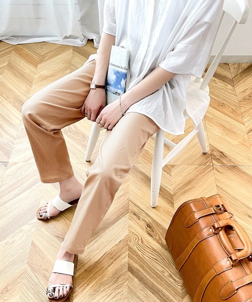 classicalelf(クラシカルエルフ)の「大人のリラクシー感。コットンのタック入りテーパードパンツ(スラックス・レディース・ブラック/ベージュ/カーキ/アイボリー・SMALL/MEDIUM/LARGE/X-LARGE/XX-LARGE)」の22枚目の写真