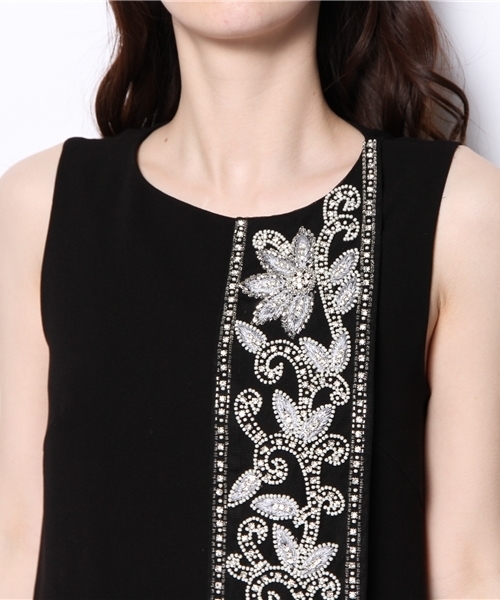 GRACE CONTINENTAL（グレースコンチネンタル）の「ビジュープリーツワンピース（ワンピース・レディース・ブルー/ブラック/ベージュ・38/36/34）」の5枚目の写真