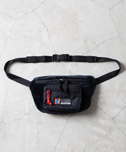 WEGO（ウィゴー）の「∴WEGO/newhattan別注ファーコンビボディバッグ（ボディバッグ/ウエストポーチ・メンズ・ブラック/マルチ・FREE）」の4枚目の写真