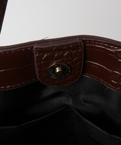 LOWRYS FARM(ローリーズファーム)の「スクエアショルダーBAG 864933(ショルダーバッグ・レディース・ブラック/ベージュ/ブラウン・FREE)」の5枚目の写真