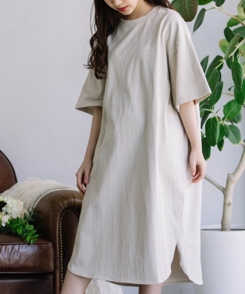 Mysa&Liina（ミーサリーナ）の「左胸ワンポイントロゴTワンピース（ワンピース・レディース・ブラック/ベージュ/ブラウン/オフホワイト・M）」の4枚目の写真