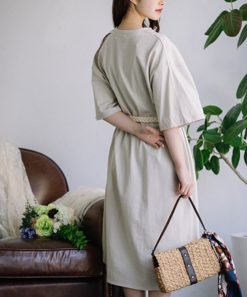 Mysa&Liina（ミーサリーナ）の「左胸ワンポイントロゴTワンピース（ワンピース・レディース・ブラック/ベージュ/ブラウン/オフホワイト・M）」の16枚目の写真