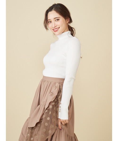 ROYAL PARTY(ロイヤルパーティー)の「【洗えるニット】ハイネックスリーブ釦ニットトップス(ニット/セーター・レディース・オフホワイト/キャメル/レッド/ブラック/ブラック系その他/グレー/ブラウン/イエロー/オレンジ/マルチ・FREE)」の1枚目の写真