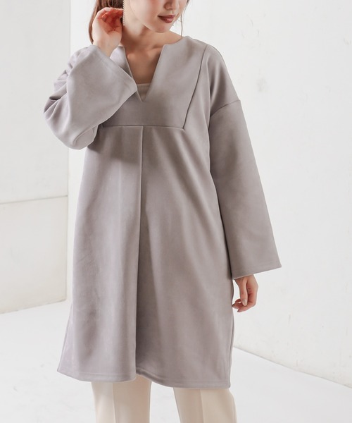 natural couture（ナチュラルクチュール）の「ポンチスエードキーネックチュニック（その他トップス・レディース・チャコールグレー/アイボリー/ラベンダー・FREE）」の3枚目の写真