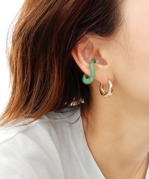 minia（ミニア）の「アクリルイヤーカフ　◇（イヤーカフ・レディース・イエロー/グリーン/オレンジ/クリア/ブルー・FREE）」の2枚目の写真