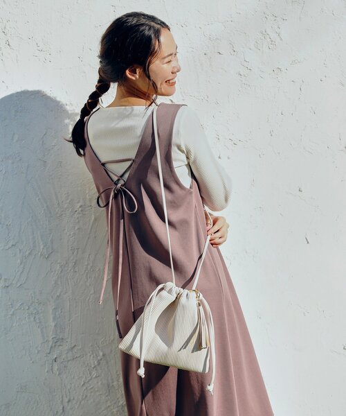 pink adobe（ピンクアドベ）の「◆巾着プリーツバッグ（ショルダーバッグ・レディース・アイボリー/ゴールド/ブラック/ライトグリーン/キャメル・00）」の7枚目の写真