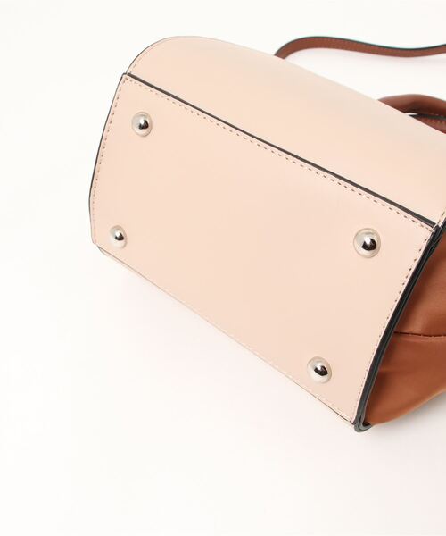 INTERPLANET(インタープラネット)の「ナイロン異素材BAG(ショルダーバッグ・レディース・グレー/ブラウン・フリー)」の4枚目の写真